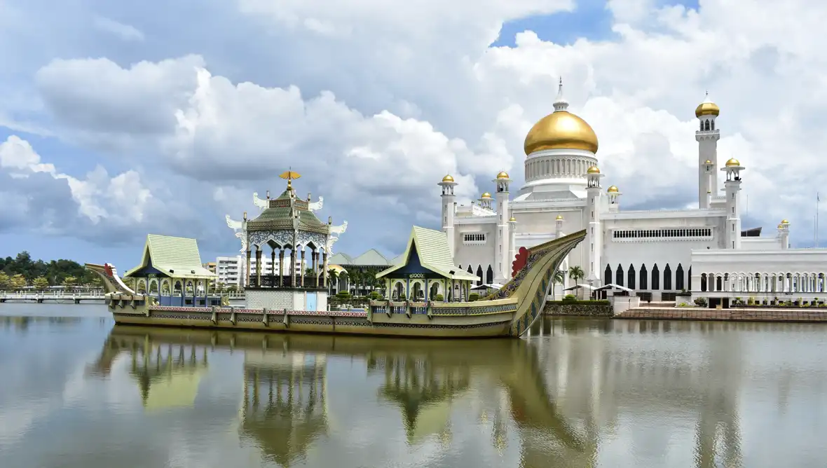 brunei-pixabay-omar-ali-saifuddien-mosque-4528026