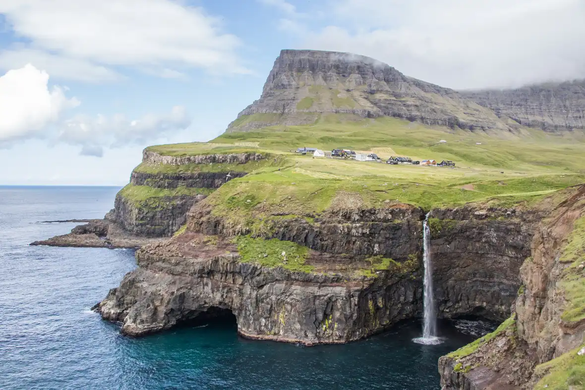 Backpacking in Full Travel Guide