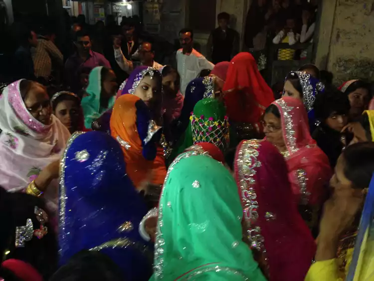 Take your backpack - Becoming an honorable guest on an Indian wedding - 0