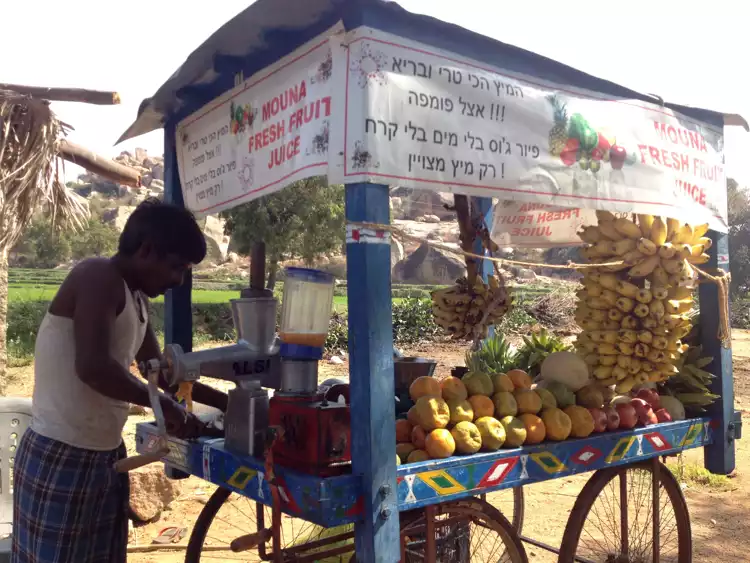 Take your backpack - Buying fruit to get the directions to the secret lake - 0