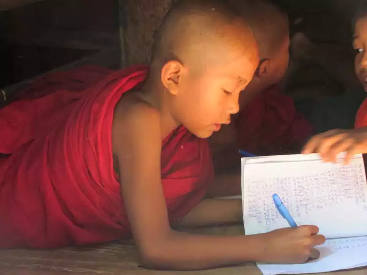 Take your backpack - Myanmar - 44