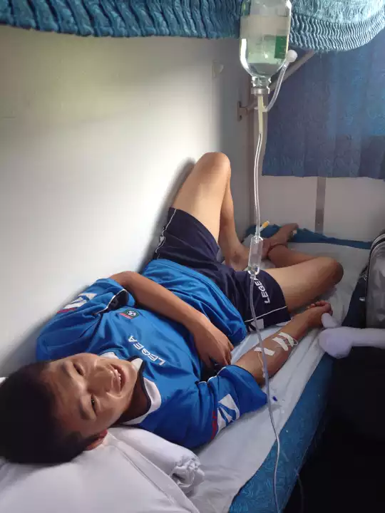 Meeting the entire North Korean national football team U19 on the train