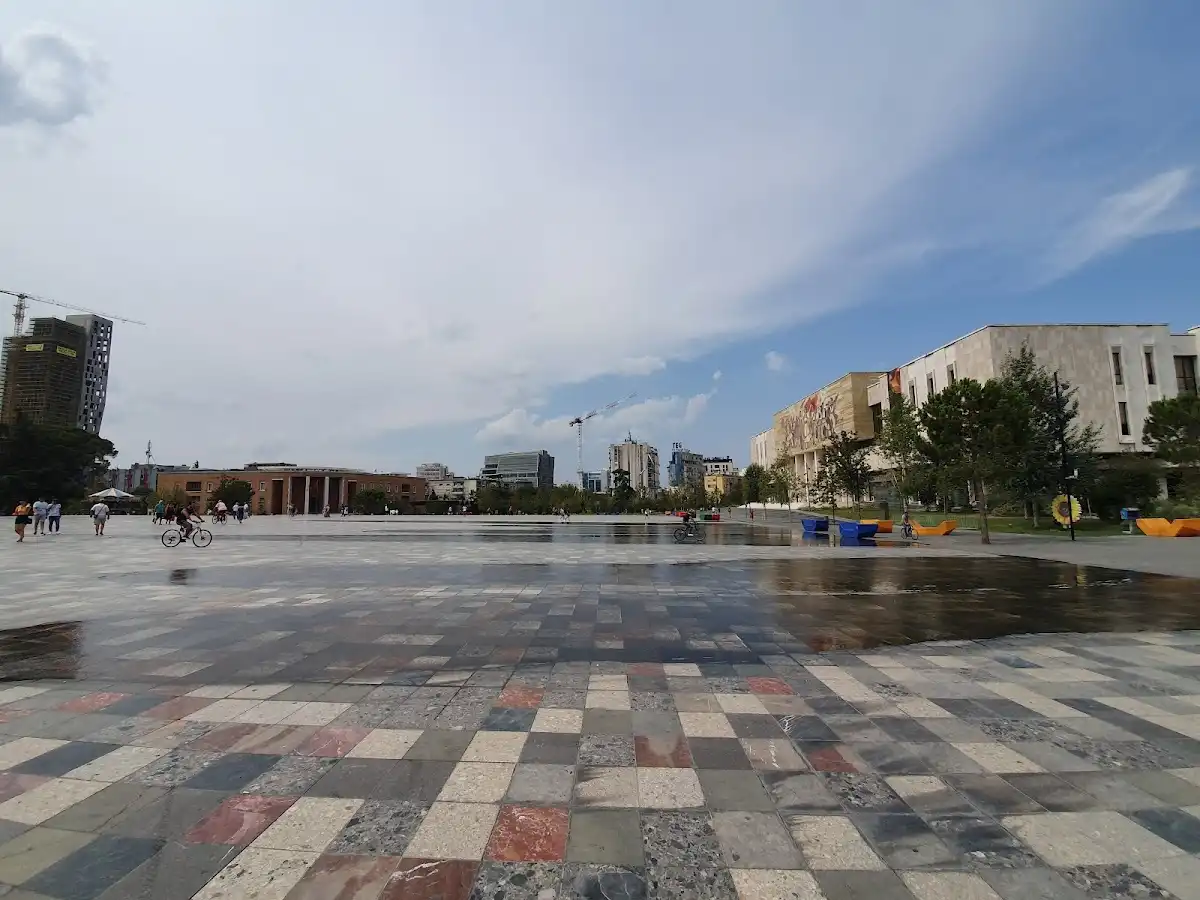 albania-attraction-skanderbeg-square v1