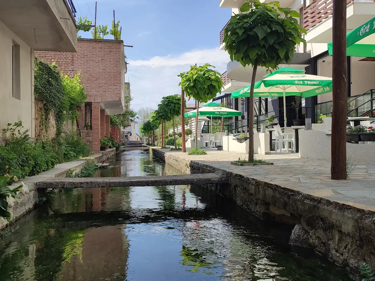 albania-city-tushemisht