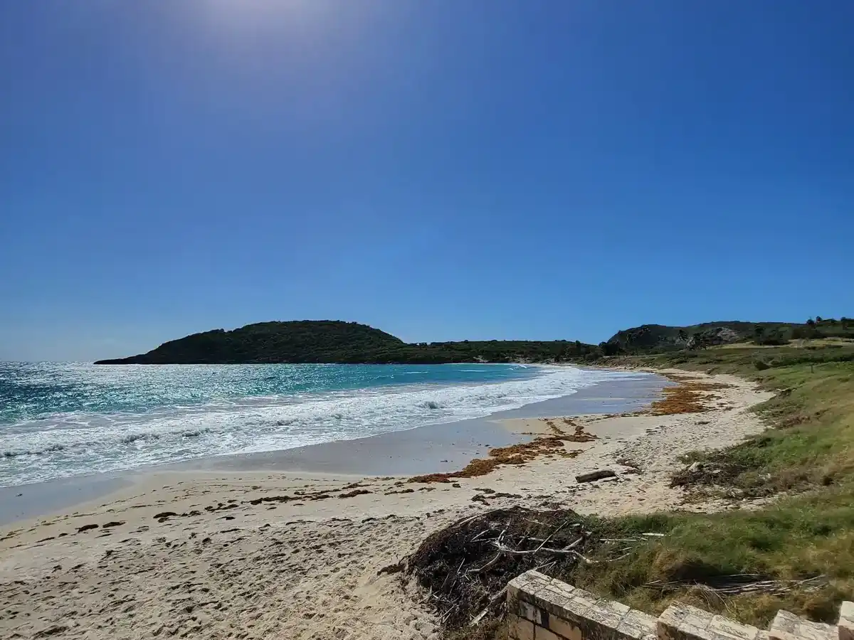 antigua-and-barbuda-beach-half-moon-bay