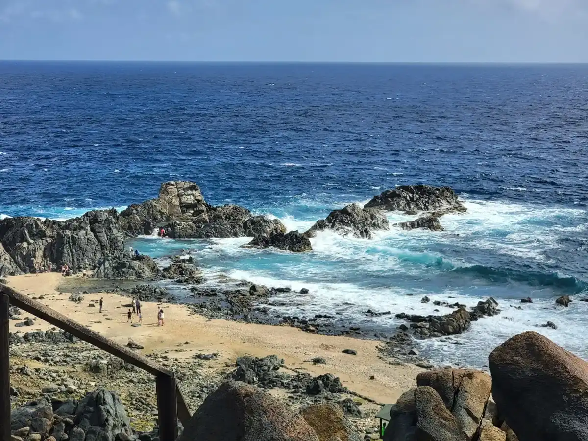 aruba-unique-site-natural-pool