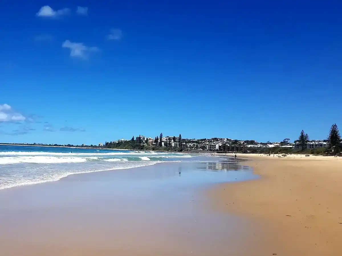 australia-beach-alexandra-headland