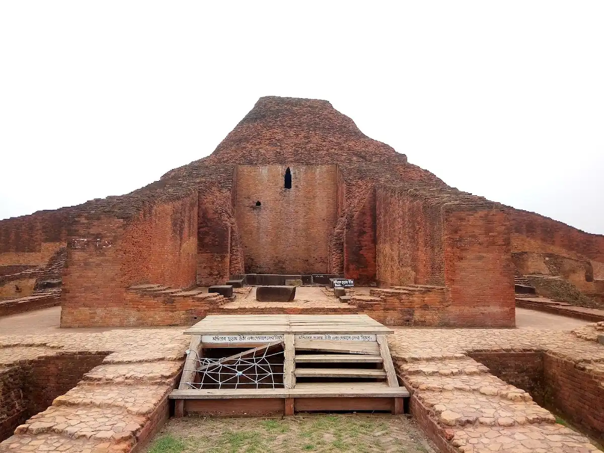 bangladesh-unique-site-ruins-of-the-buddhist-vihara-at-paharpur v2