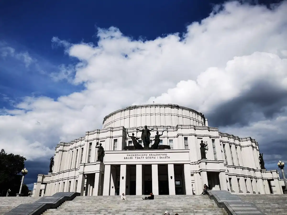 belarus-attraction-national-academic-bolshoi-opera-and-ballet-theatre-of-belarus