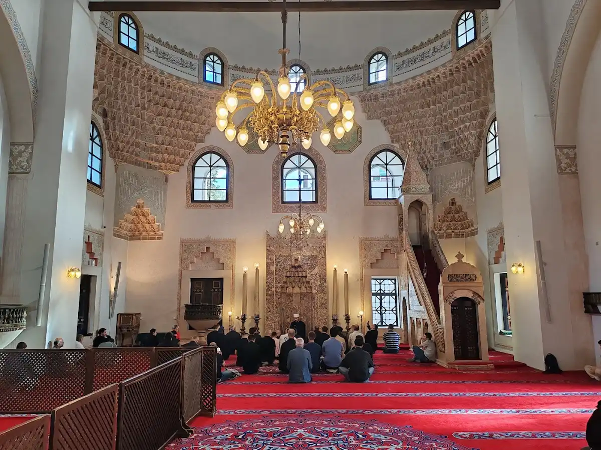 bosnia-and-herzegovina-attraction-gazi-husrev-beg-mosque-complex v1