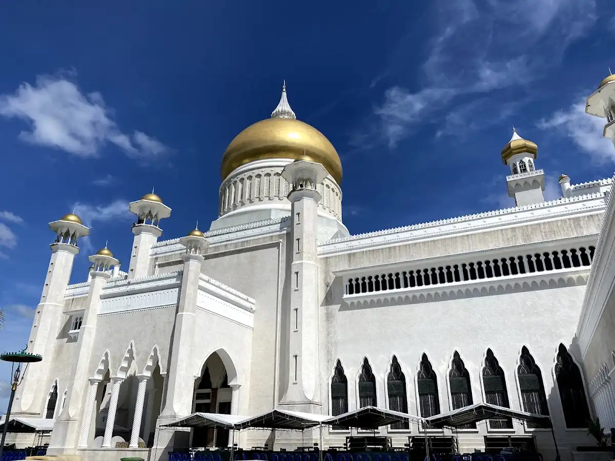 brunei-unique-site-sultan-omar-ali-saifuddien-mosque