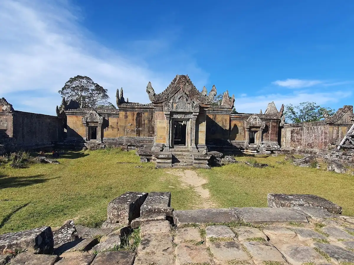 cambodia-hike-preah-vihear-temple-trail