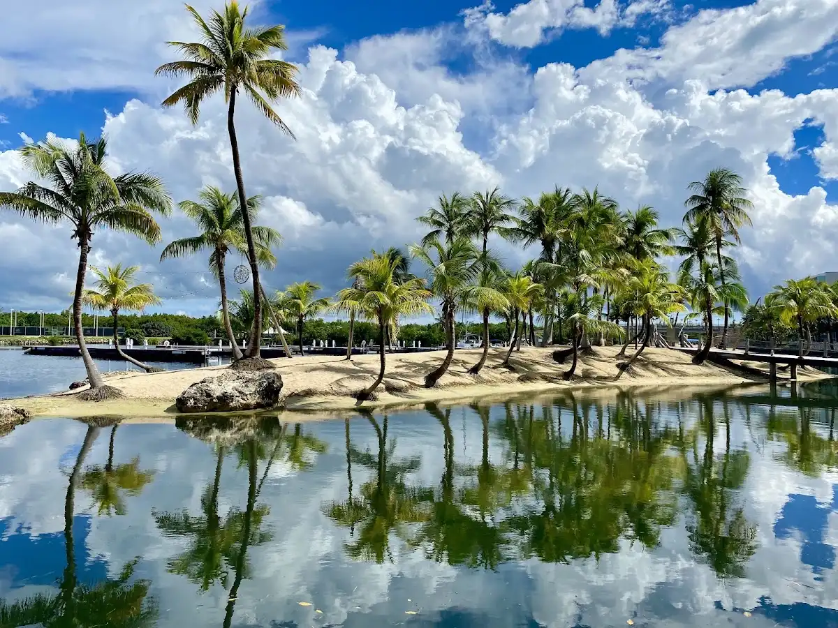 cayman-islands-attraction-camana-bay v1