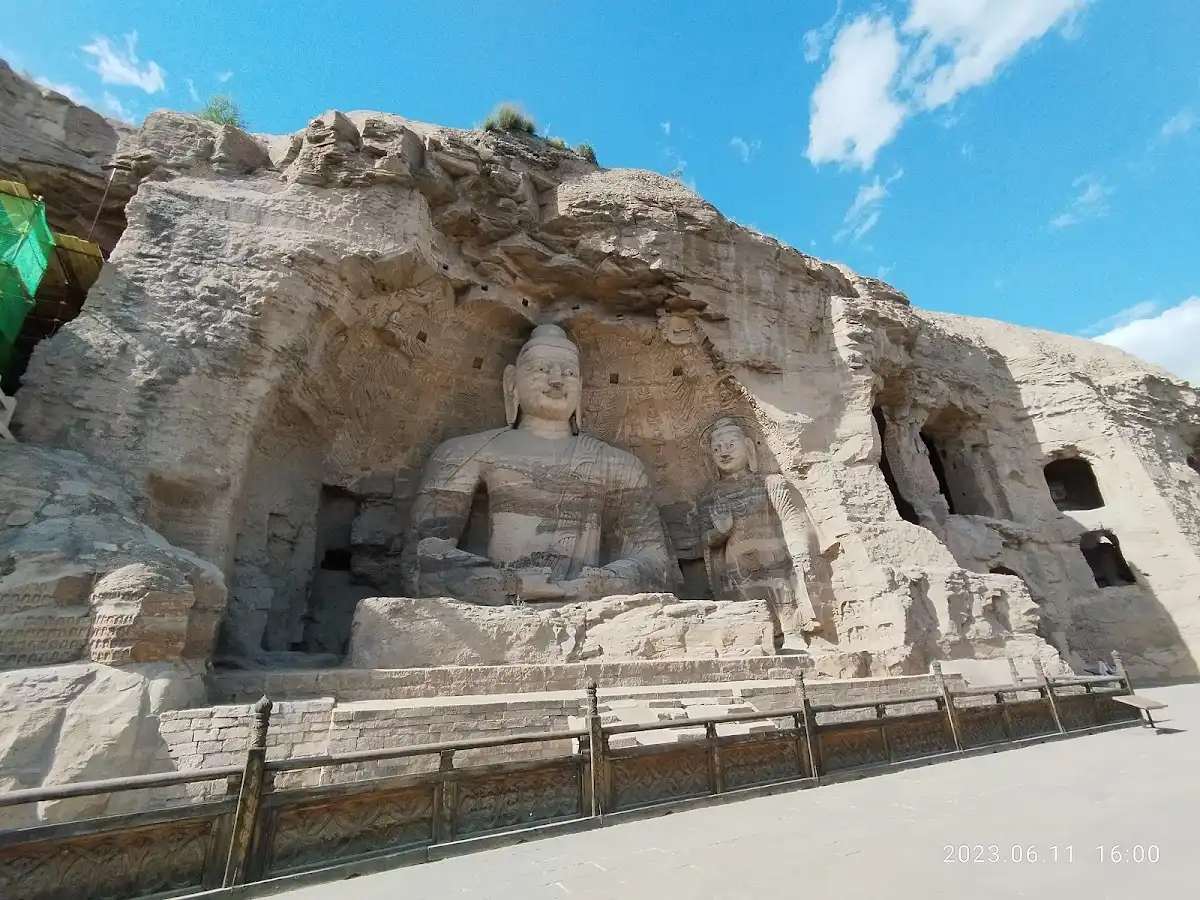 china-unique-site-yungang-grottoes