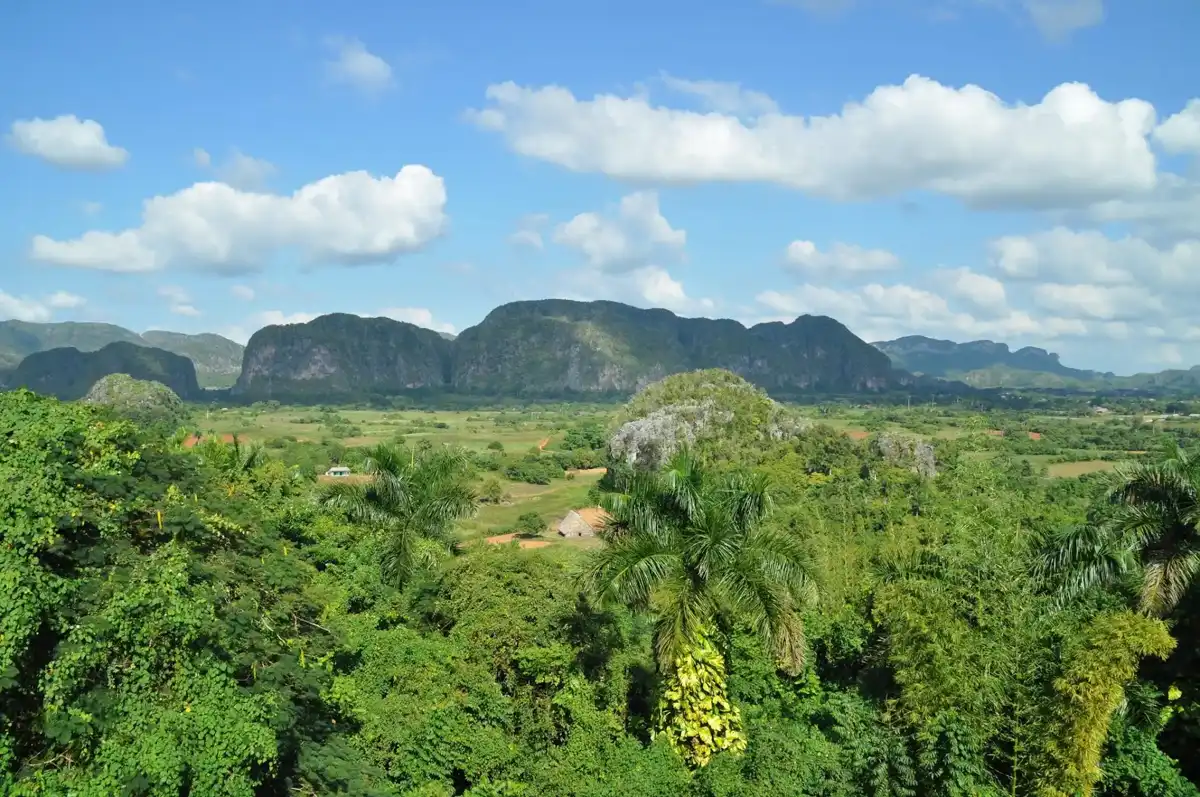 cuba-hike-vinales-valley