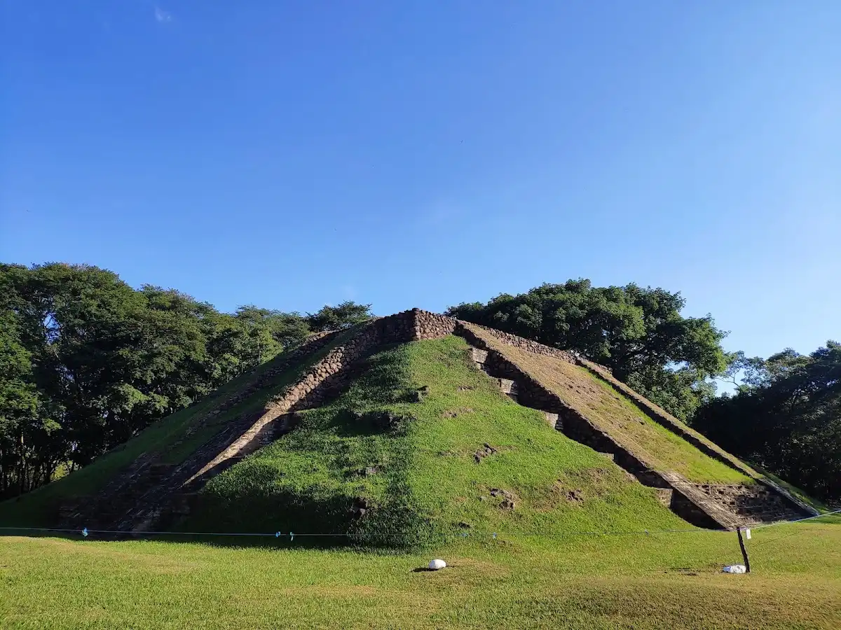 el-salvador-attraction-sitio-arqueologico-cihuatan