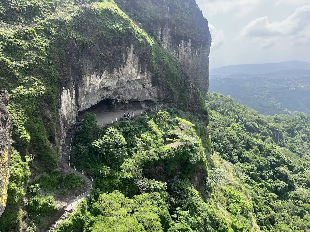 el-salvador-hike-devils-door v1