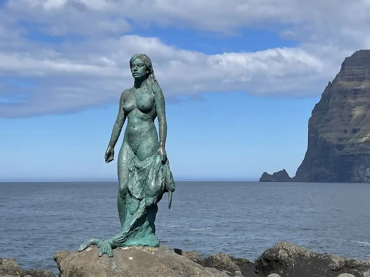 faroe-islands-unique-site-kopakonan-statue