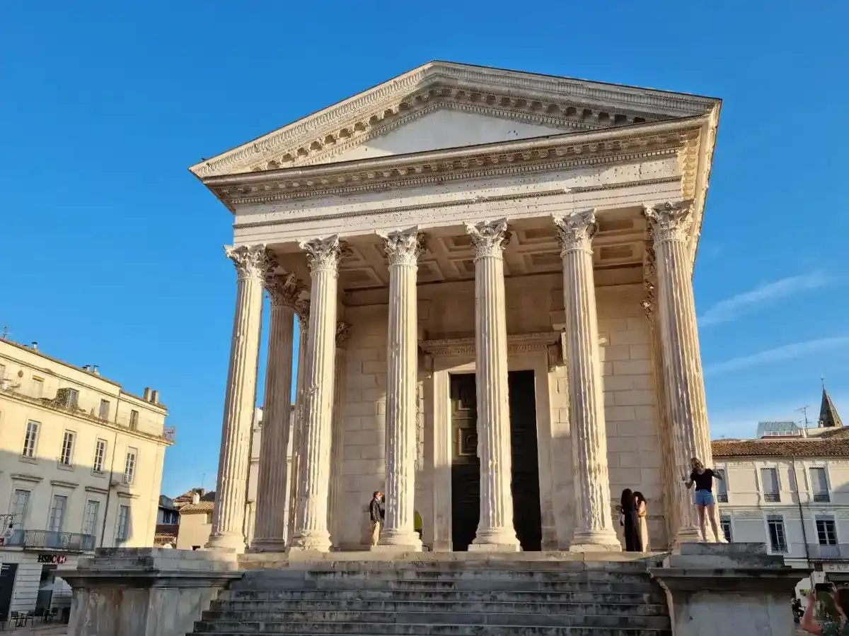 france-unique-site-maison-carree