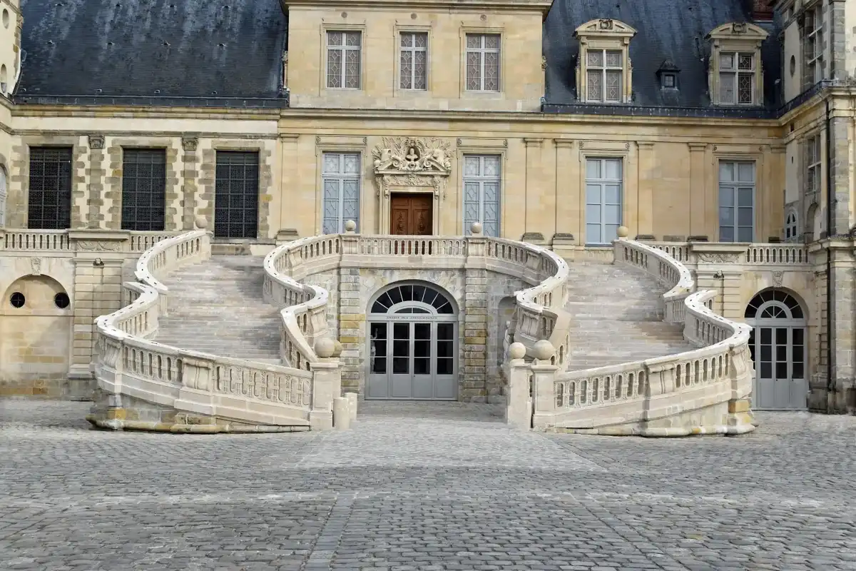 france-unique-site-palace-of-fontainebleau
