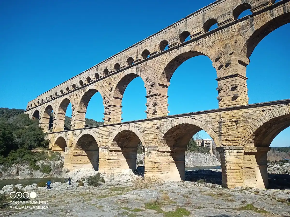 france-unique-site-pont-du-gard-roman-aqueduct