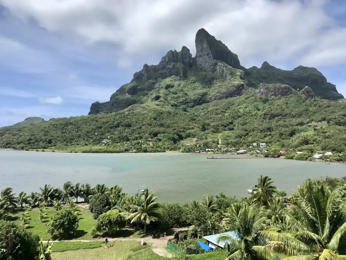 french-polynesia-hike-mt-otemanu-summit-trail