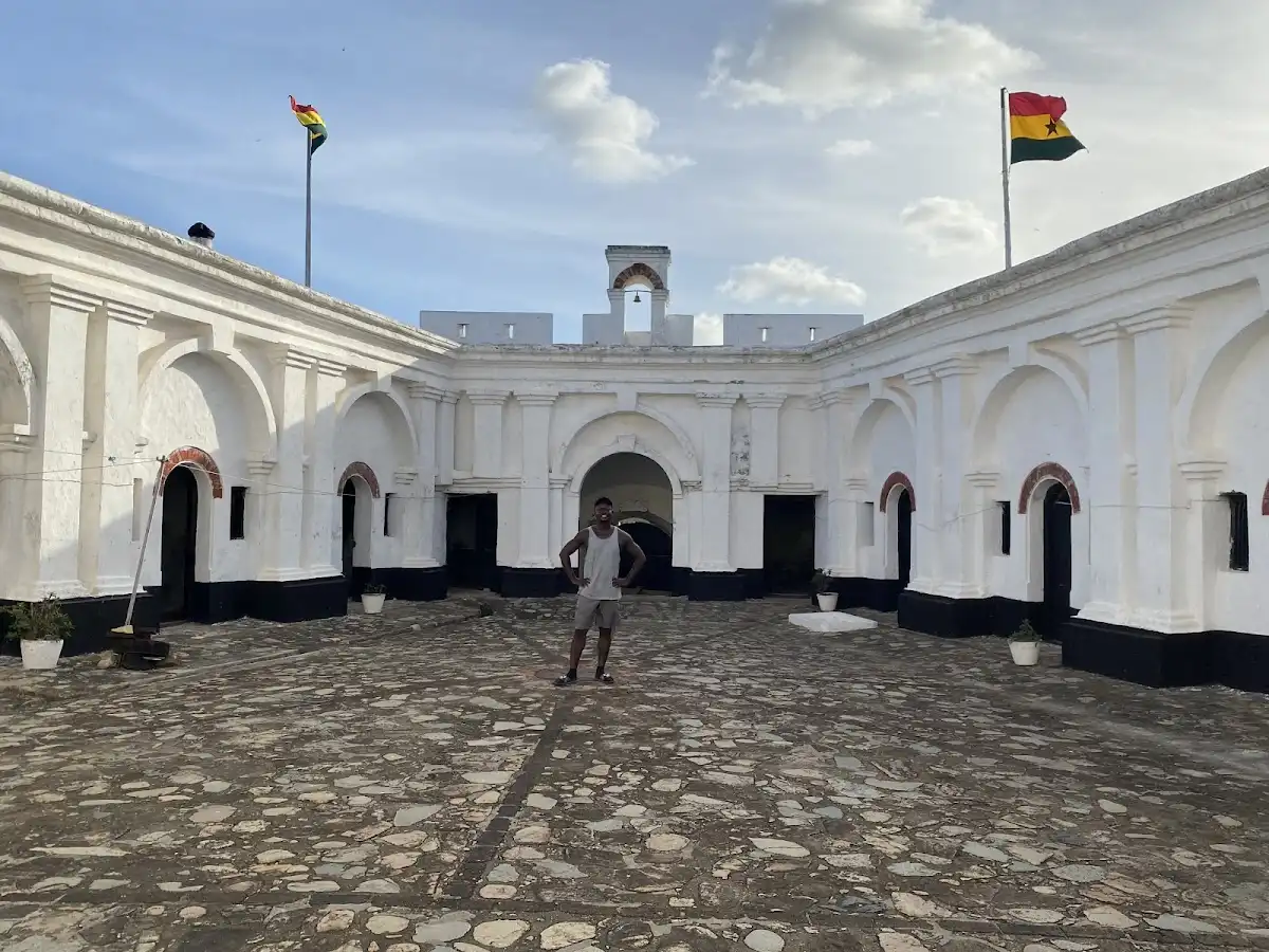 ghana-attraction-fort-metal-cross