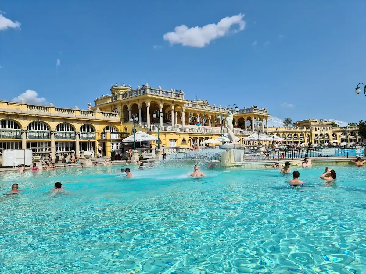 hungary-attraction-szechenyi-thermal-bath