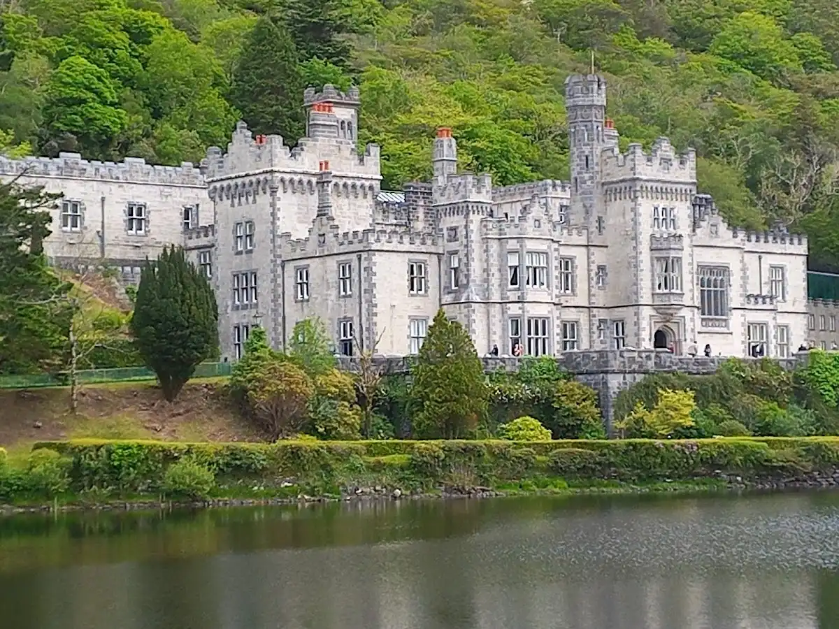 ireland-attraction-kylemore-abbey