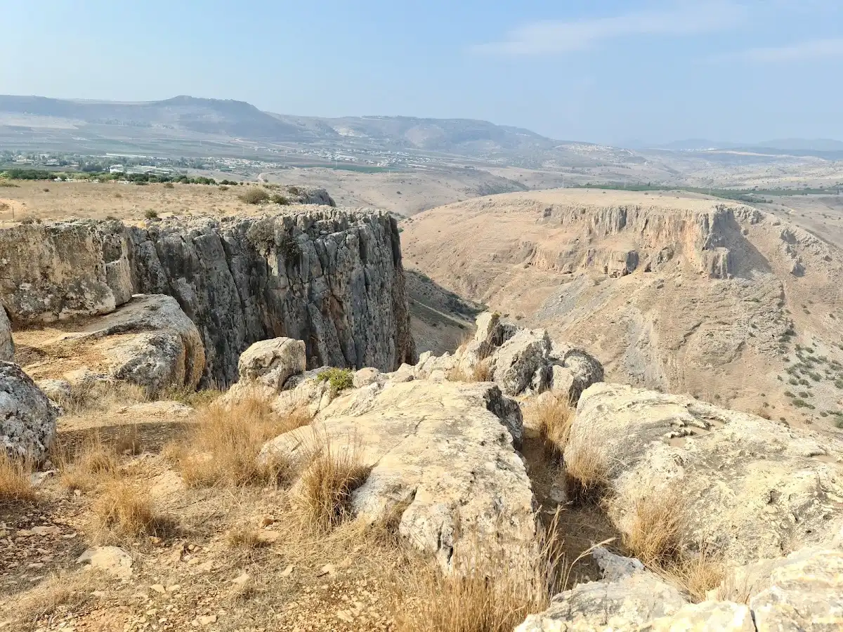 israel-hike-mount-arbel
