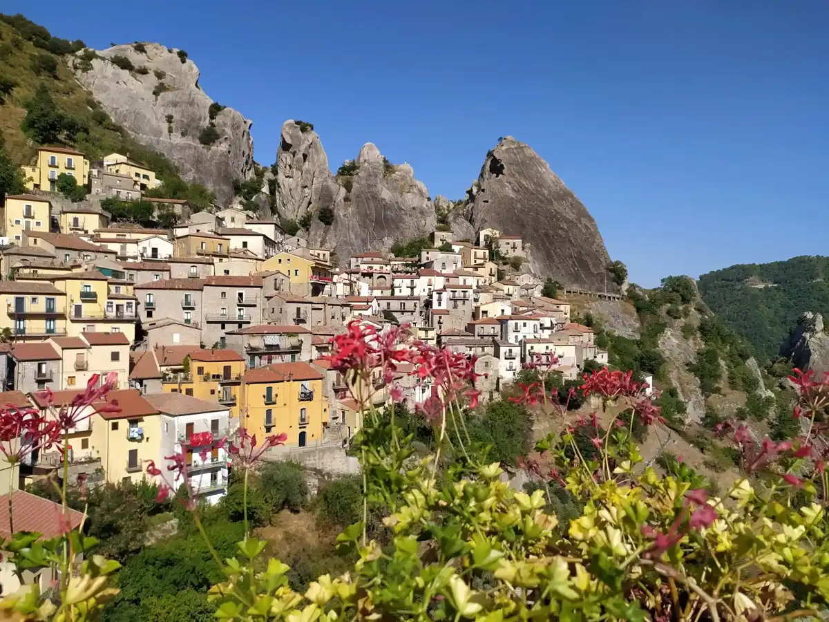 italy-city-castelmezzano