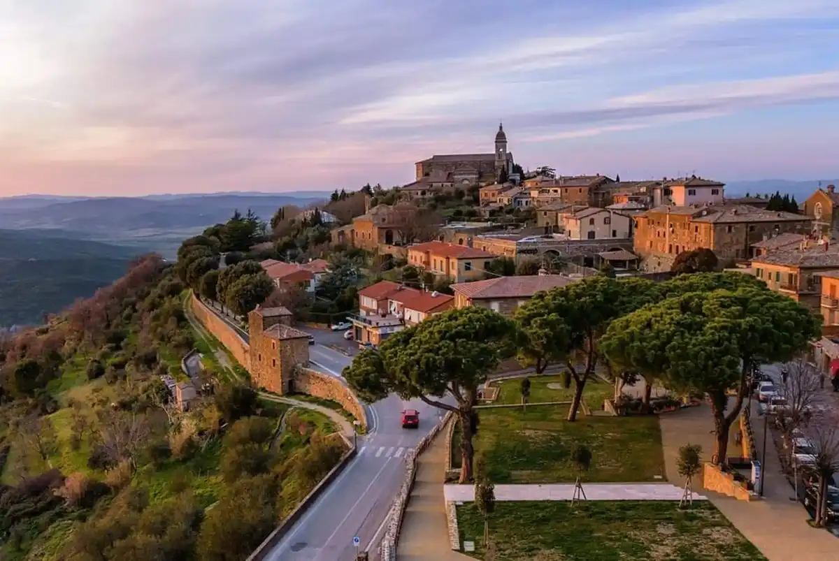 italy-city-montalcino