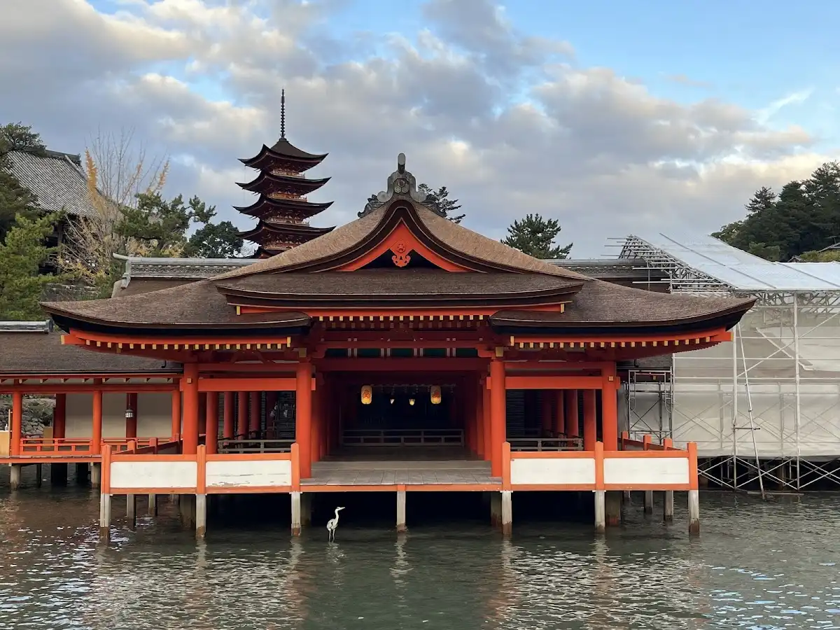 japan-unique-site-itsukushima-shinto-shrine