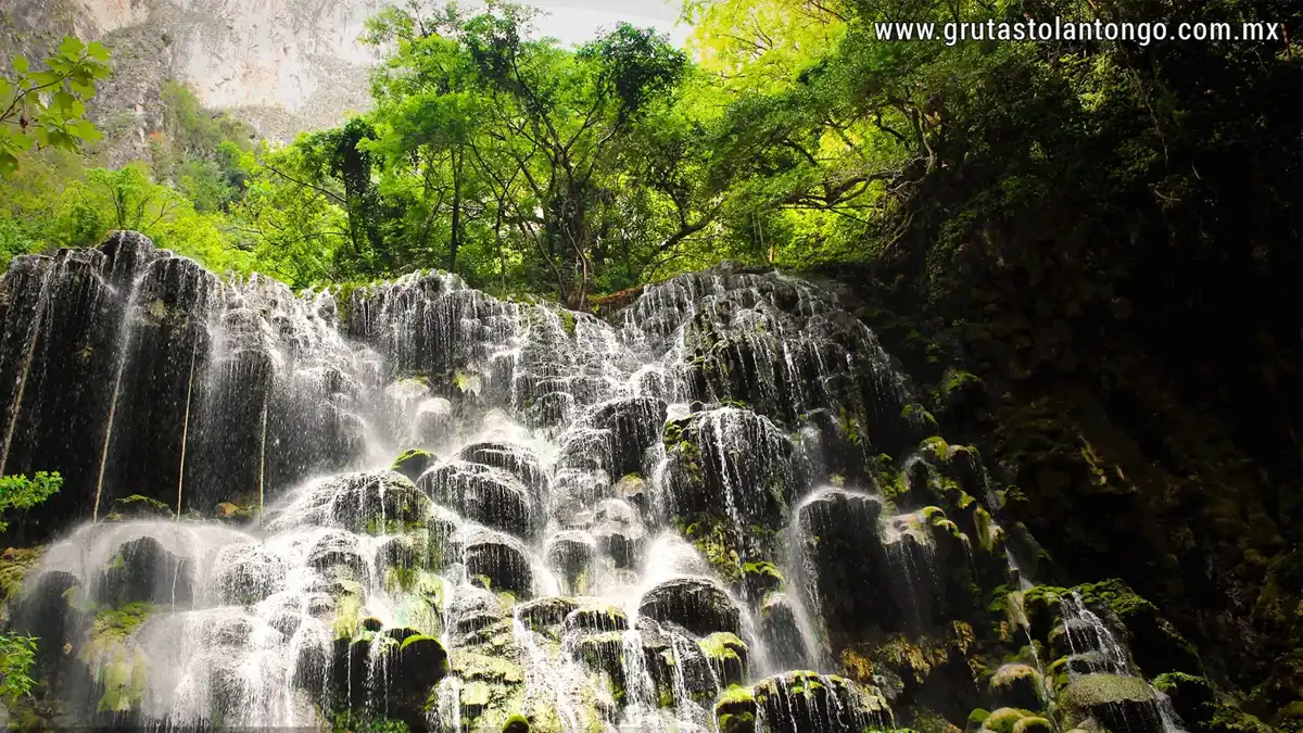 mexico-unique-site-grutas-de-tolantongo