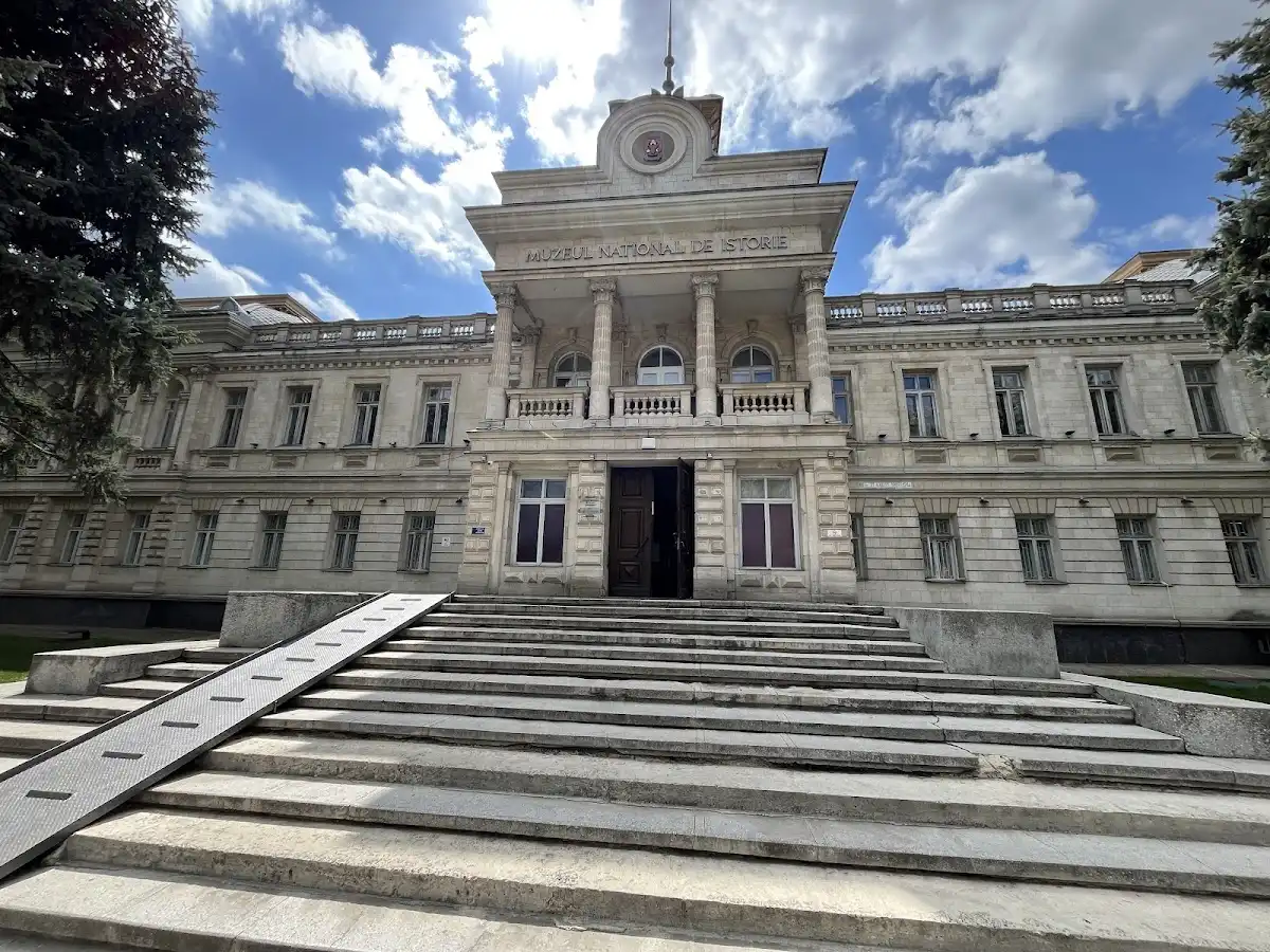 moldova-attraction-national-museum-of-history-of-moldova v1