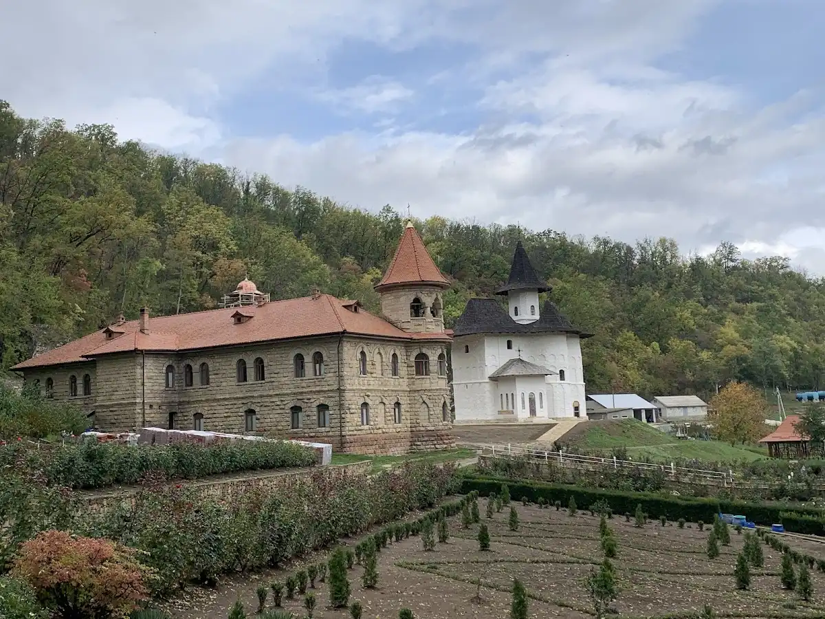 moldova-hike-rudi-monastery-trail
