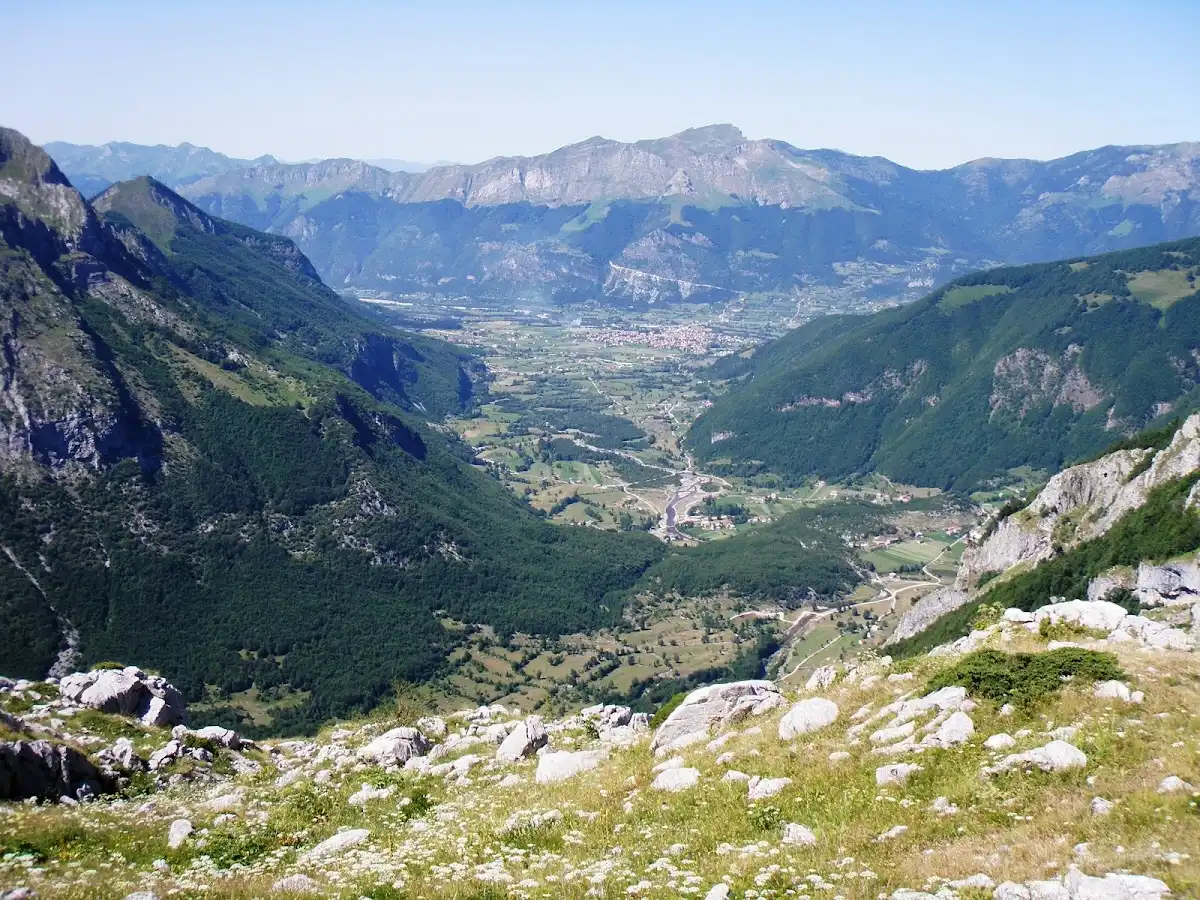 montenegro-city-gusinje v1