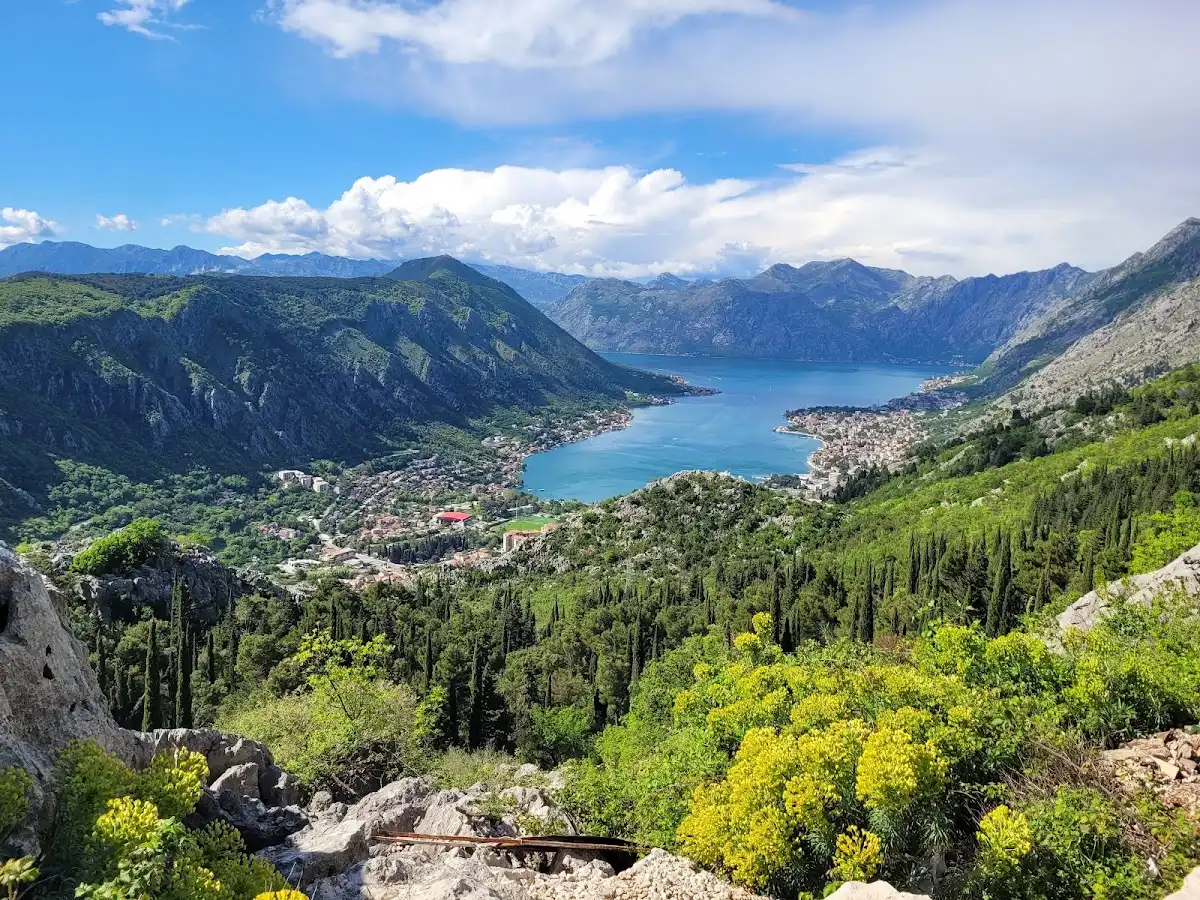 montenegro-hike-kotor-serpentine-viewpoint