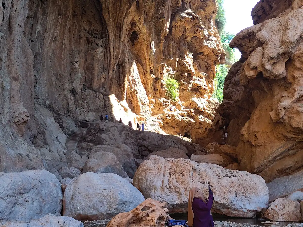 morocco-hike-imi-n-ifri-natural-bridge