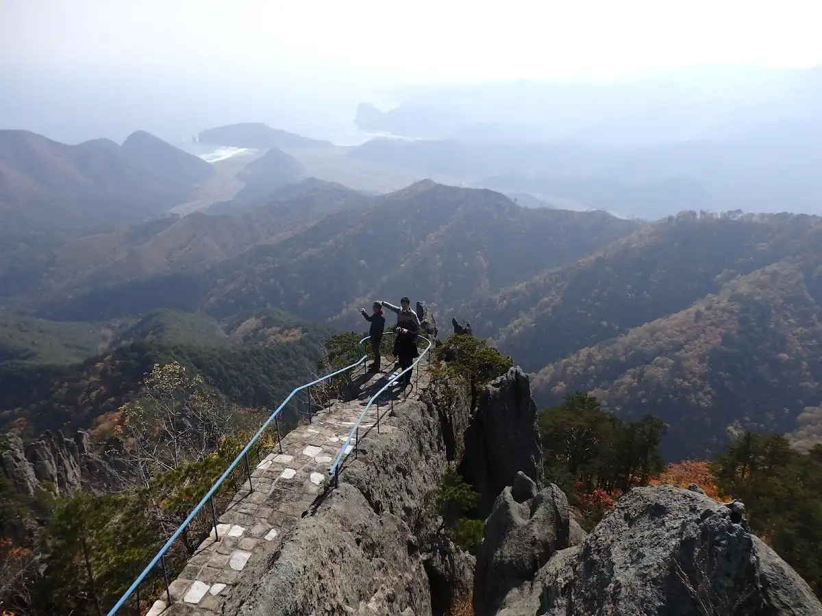 north-korea-hike-mount-chilbo