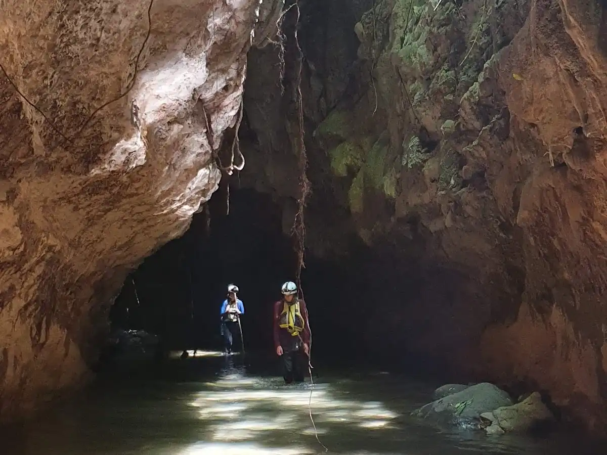 panama-attraction-bayano-caves