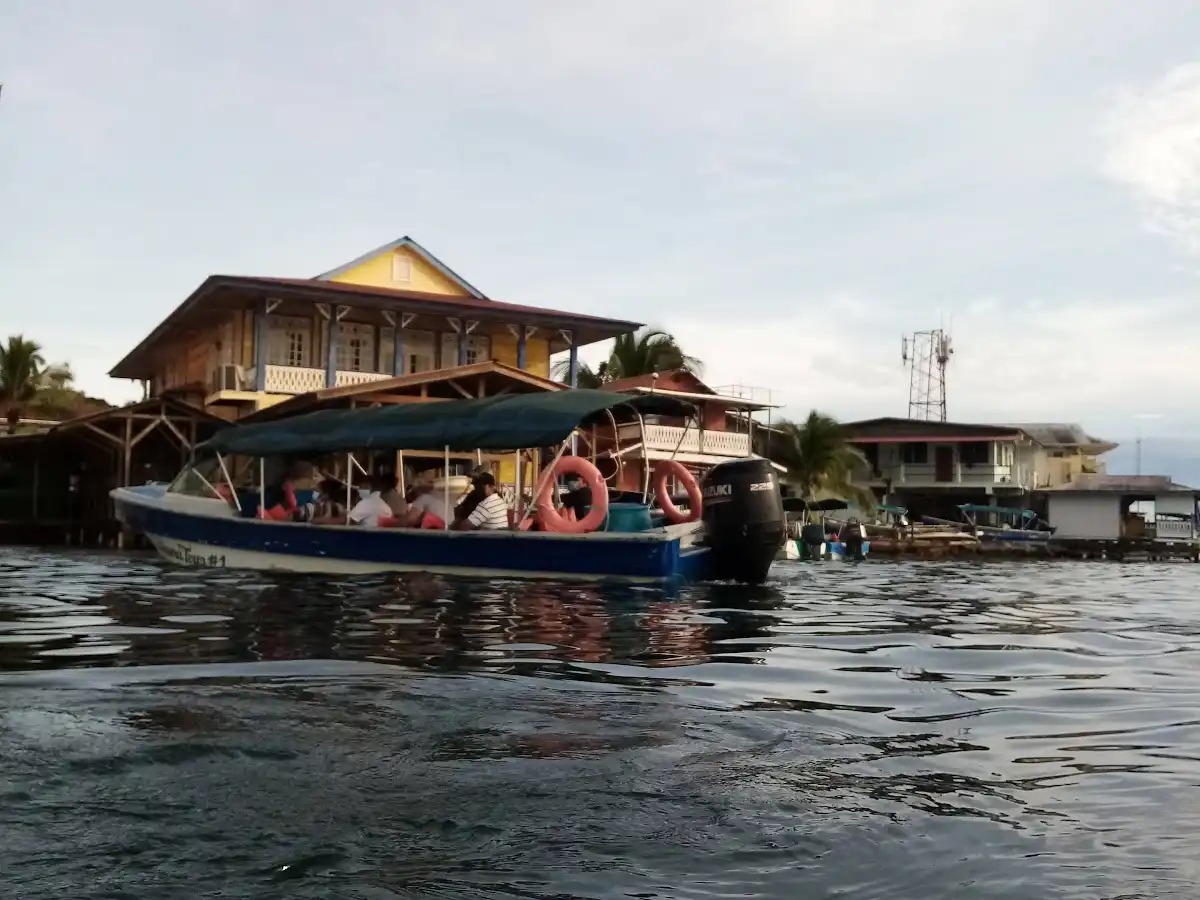 panama-city-almirante