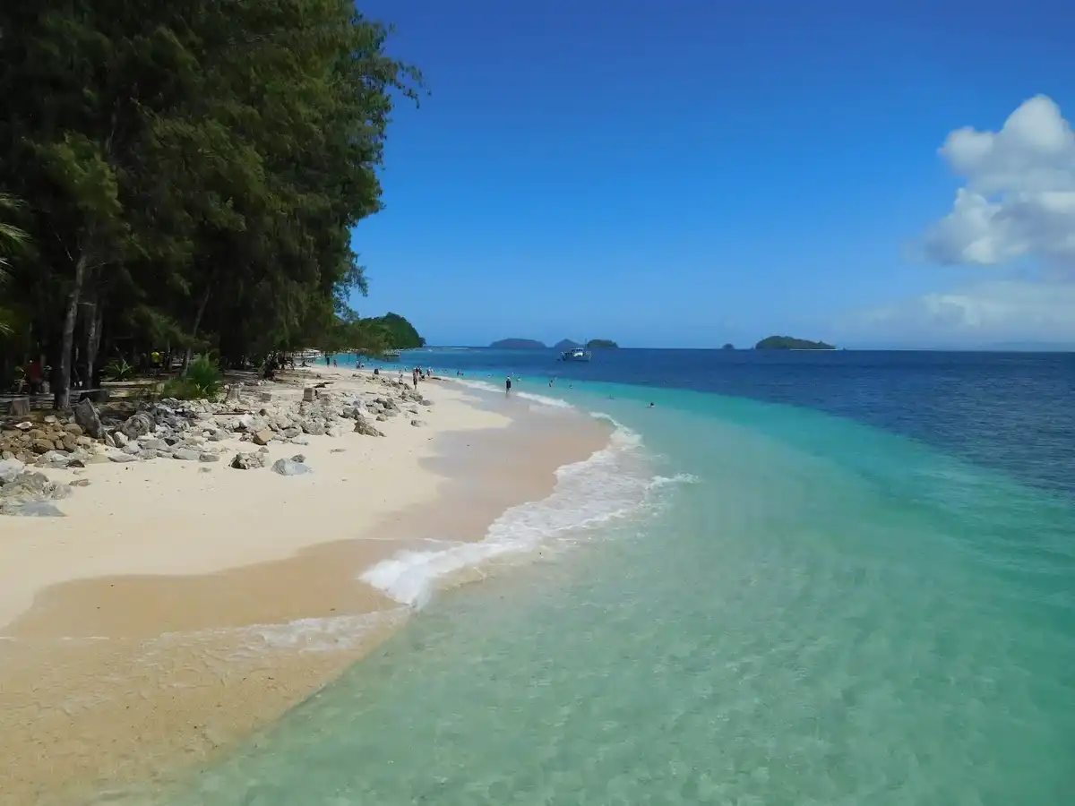 papua-new-guinea-beach-doini-island