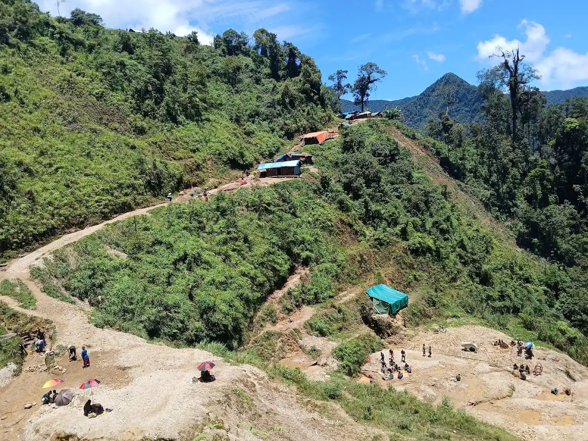 papua-new-guinea-hike-crater-mountain-trek