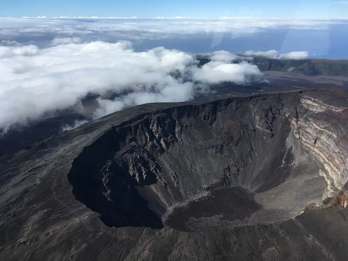 reunion-hike-piton-de-la-fournaise v1