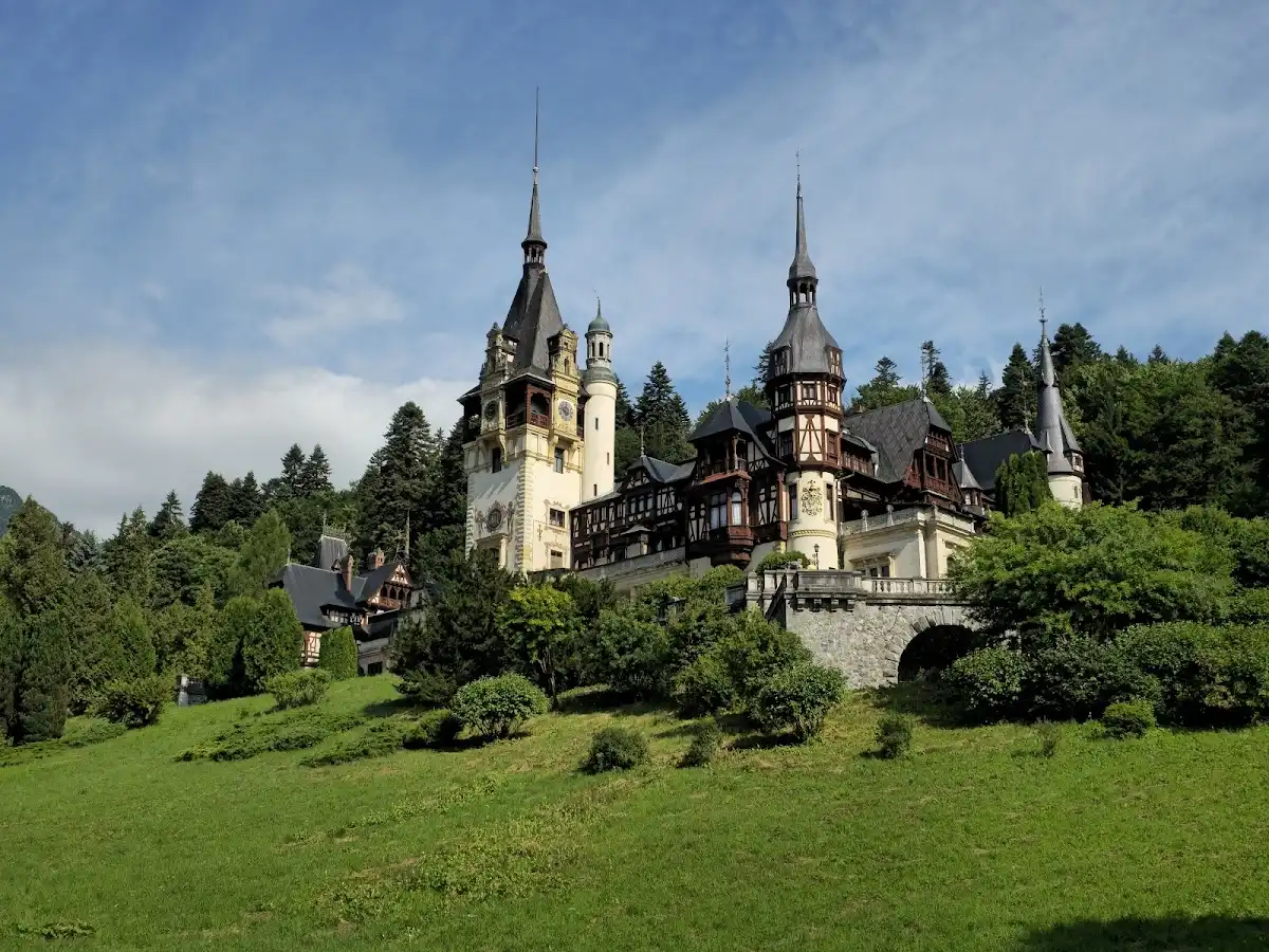 romania-attraction-peles-castle