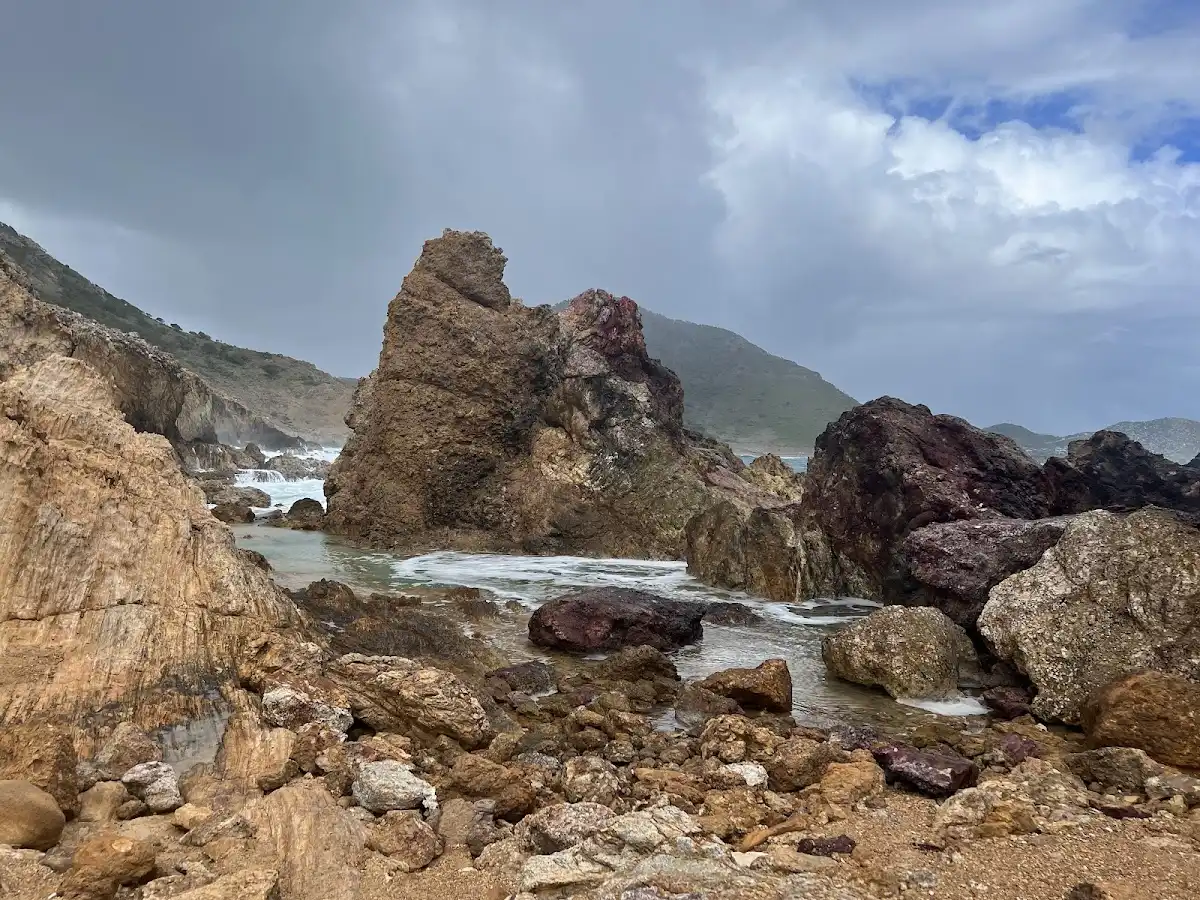 saint-barthelemy-unique-site-grand-fond-natural-pools