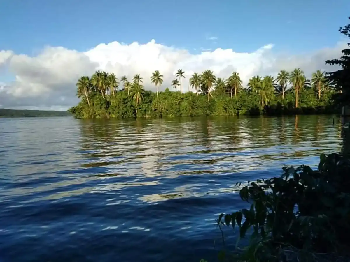 solomon-islands-national-park-lake-tegano