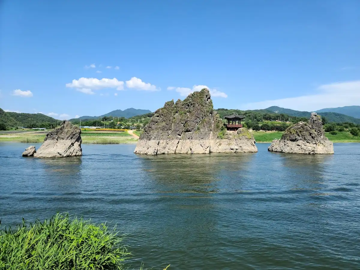 south-korea-hike-danyang-dodamsambong-peaks-trail