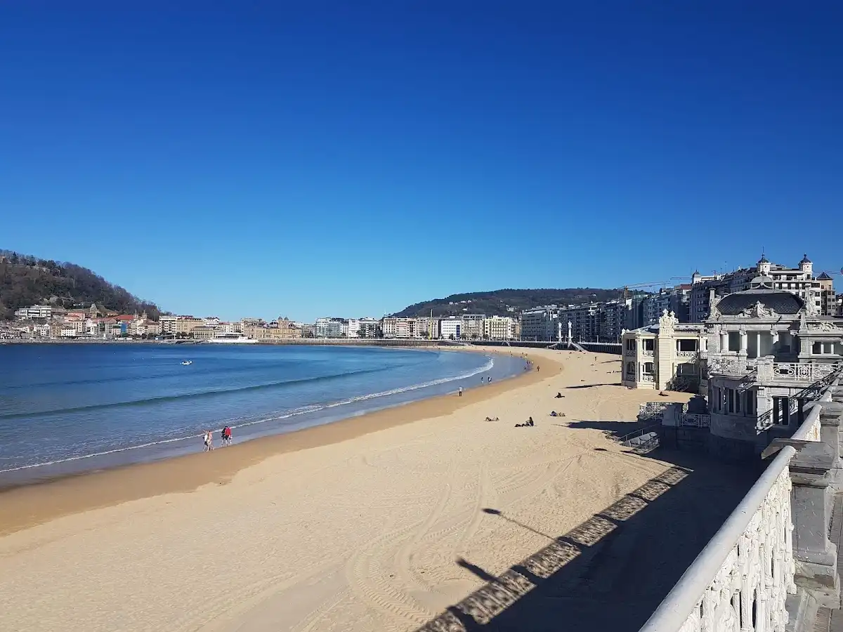 spain-beach-playa-de-la-concha